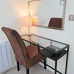 The Penthouse At Regent House Light And Airy Floor With Lift Access 1 Bedroom En-suite Luxury Ultra Location 哈罗盖特