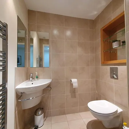 The Penthouse At Regent House Light And Airy Floor With Lift Access 1 Bedroom En-suite Luxury Ultra Location *