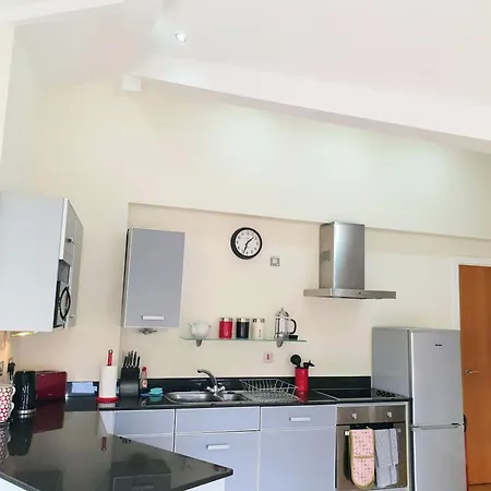 The Penthouse At Regent House Light And Airy Floor With Lift Access 1 Bedroom En-suite Luxury Ultra Location شقة *