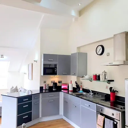 The Penthouse At Regent House Light And Airy Floor With Lift Access 1 Bedroom En-suite Luxury Ultra Location * 해러게이트