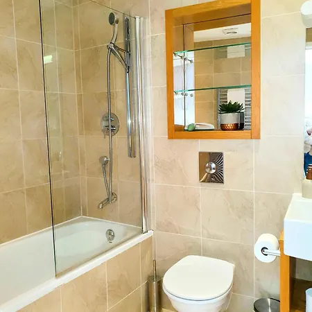The Penthouse At Regent House Light And Airy Floor With Lift Access 1 Bedroom En-suite Luxury Ultra Location شقة