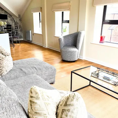 The Penthouse At Regent House Light And Airy Floor With Lift Access 1 Bedroom En-suite Luxury Ultra Location Apartmán