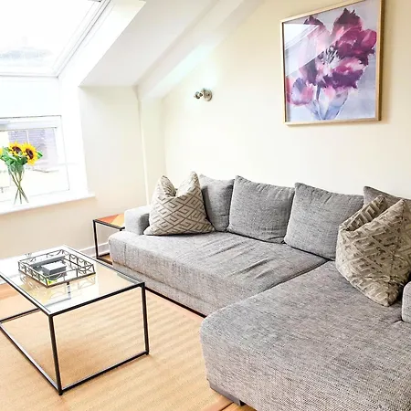 The Penthouse At Regent House Light And Airy Floor With Lift Access 1 Bedroom En-suite Luxury Ultra Location شقة *