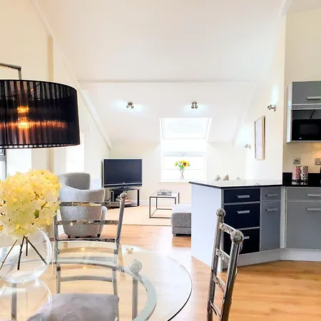 The Penthouse At Regent House Light And Airy Floor With Lift Access 1 Bedroom En-suite Luxury Ultra Location Апартаменты Харрогейт